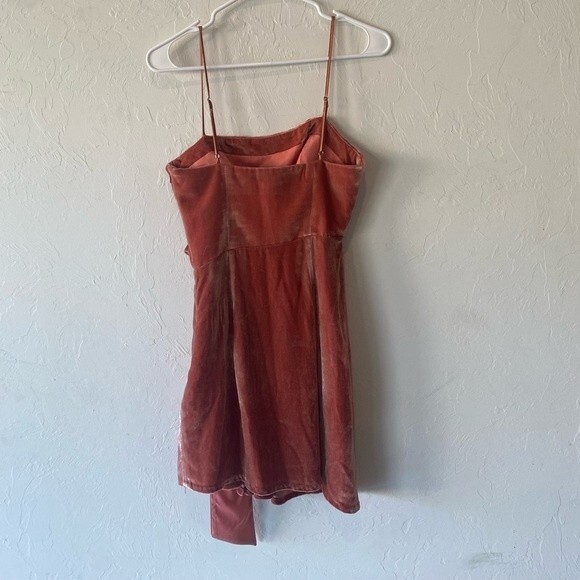 Cinq A Sept pink spaghetti strap mini cocktail semiformal drsss velvet texture - Picture 9 of 12